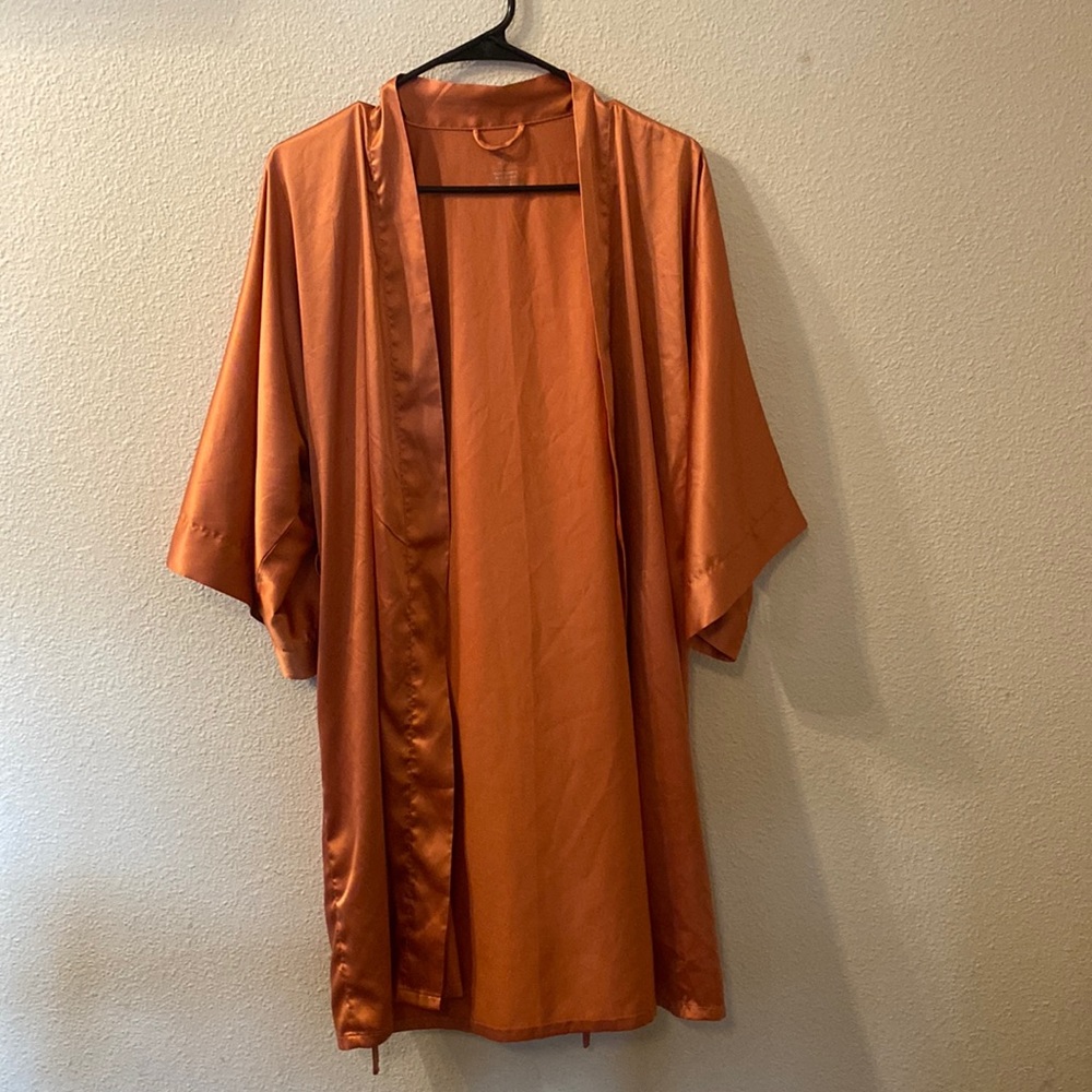 Sioro faux silk robe size small